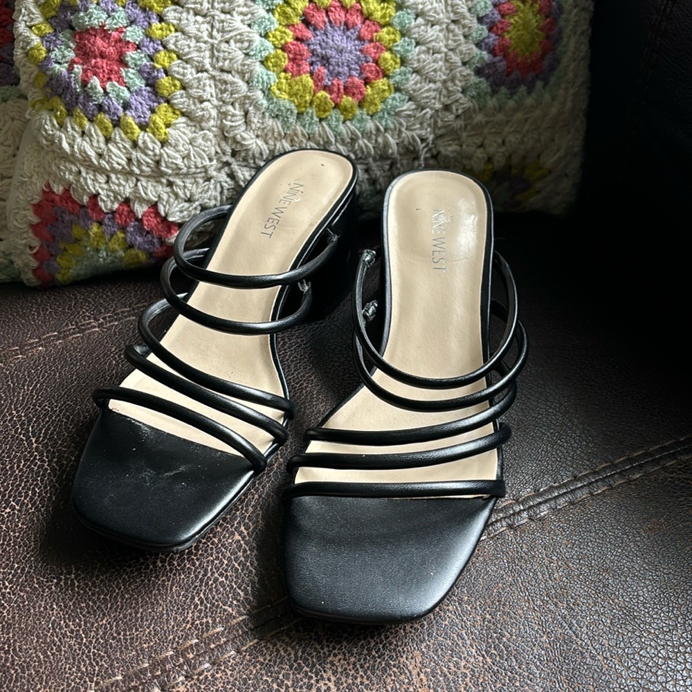 Nine West strappy sandal size 10